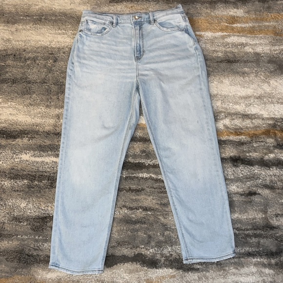 American Eagle Outfitters Denim - American Eagle Stretchy Mom Jean